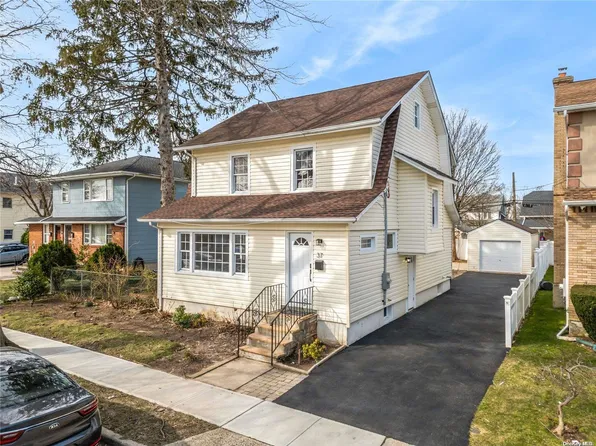37 Madison Avenue, Franklin Square, NY 11010