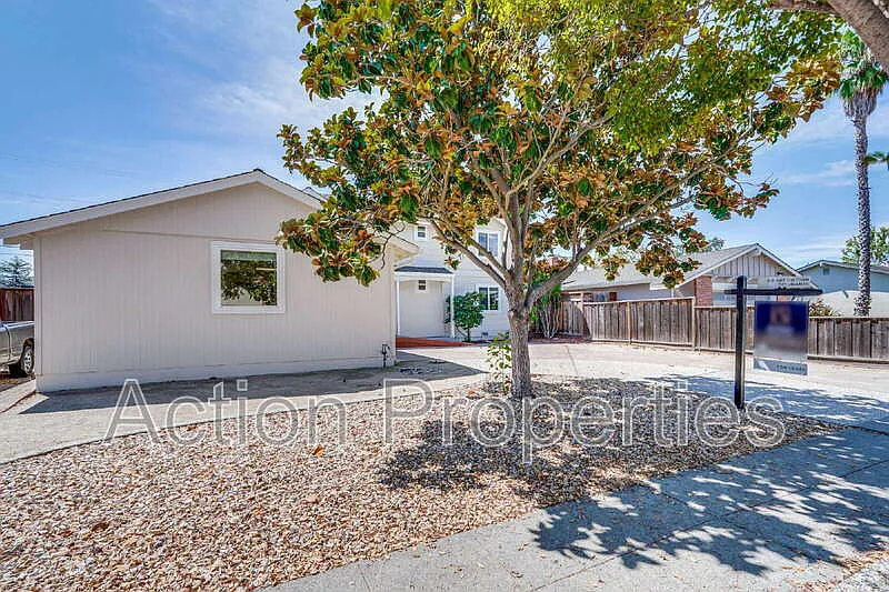 4 bed, 2.0 bath, 1980 sqft, $6,495 — Photo 2