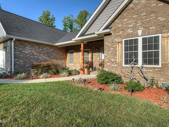4th image of 271 Holland View Dr