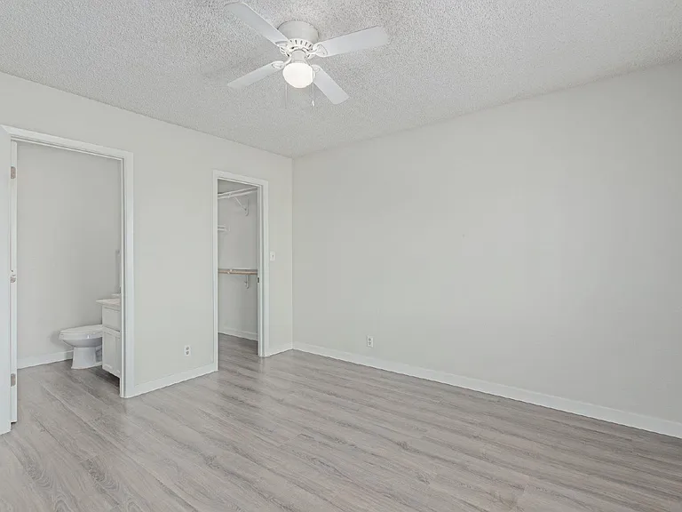11002 N 15th Ave #4 — Photo 34