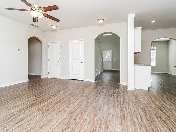 5th image of 357 Daffodil Dr