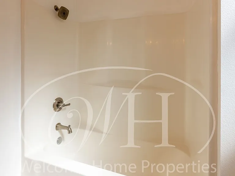 427 E Cherry St — Photo 23