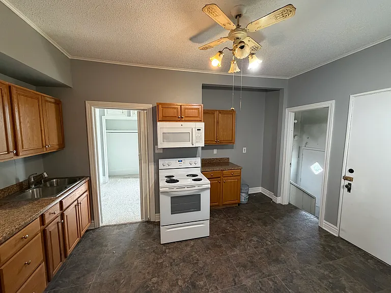 321 Cass St — Photo 11