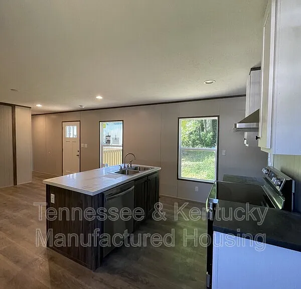 218 Eller Dr — Photo 4