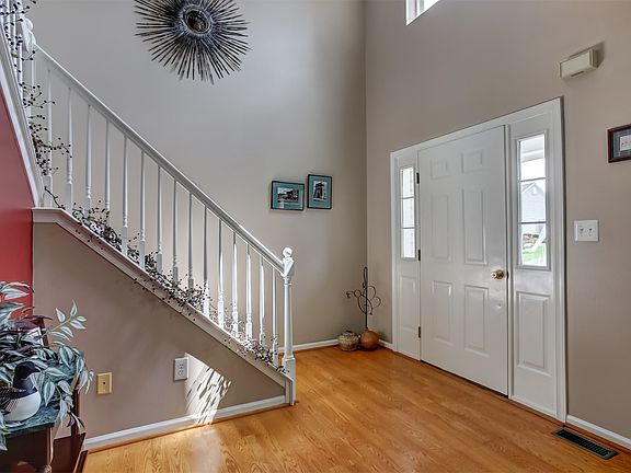 5th image of 830 Slate Hill Dr