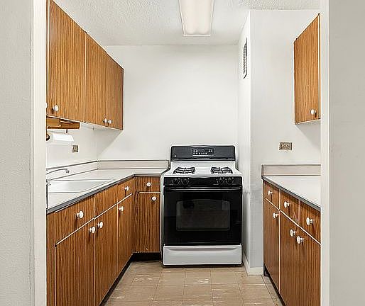 4th image of 333 Pearl St APT 8E