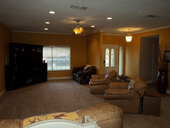 5th image of 45 Twin Oaks Cir