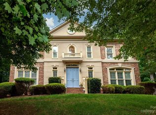 7101 Stonehaven Dr, Waxhaw, NC 28173