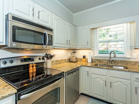 5th image of 4524 Lake Valley Dr