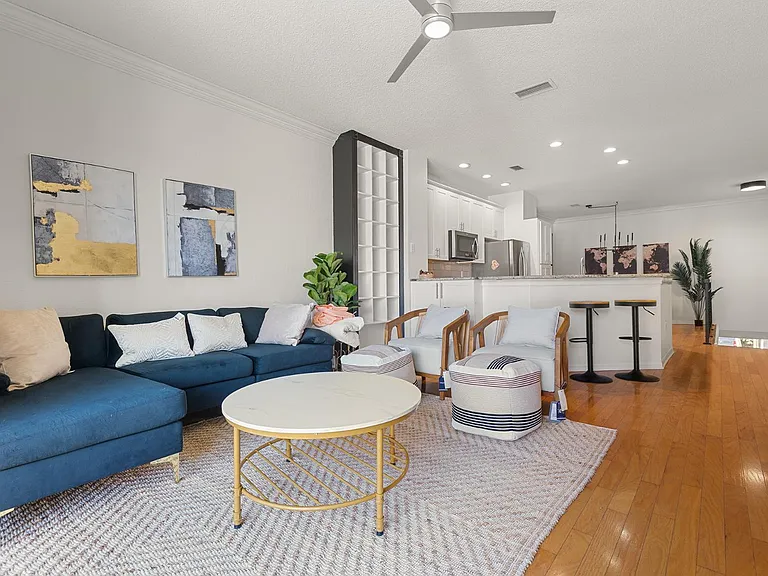 Unit Photo