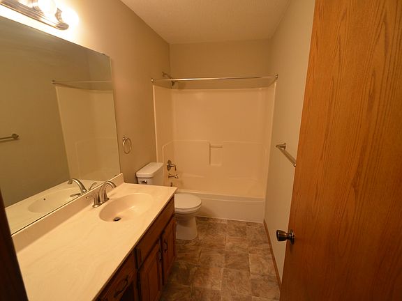 4th image of 4809 92nd Cres N