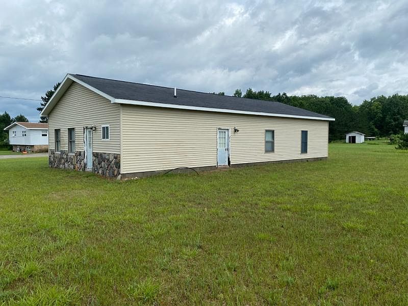 2nd image of 2395 E Trask Lake Rd
