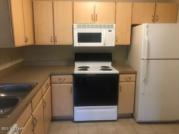 4th image of 940 Village Trl Unit 6-110