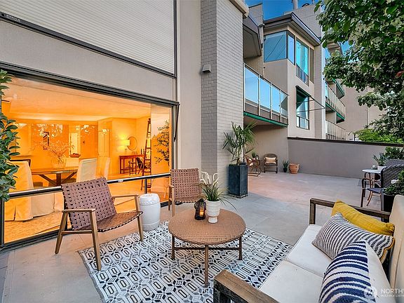4th image of 2728 Fairview Avenue E #102