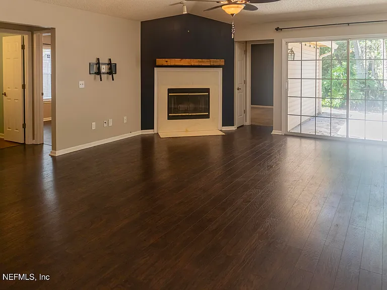 1714 Ashmore Green Dr — Photo 6