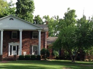 121 Wildwood Dr, Murray, KY 42071