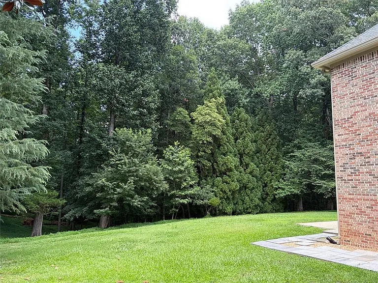 96 Highgrove Dr — Photo 26