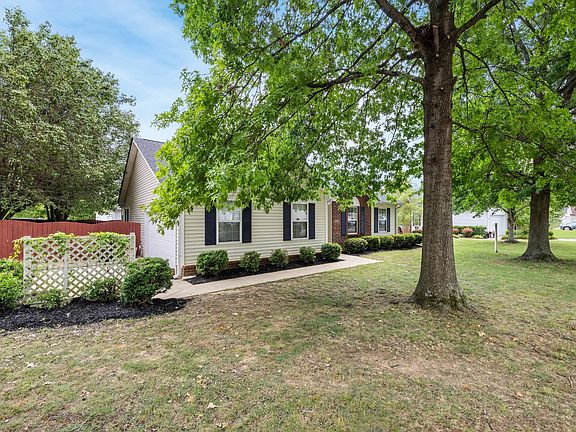 5th image of 2735 Roscommon Dr