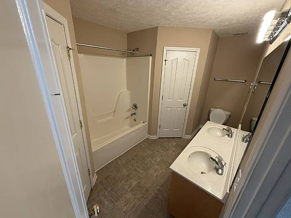 4th image of 1726 Luton Dr
