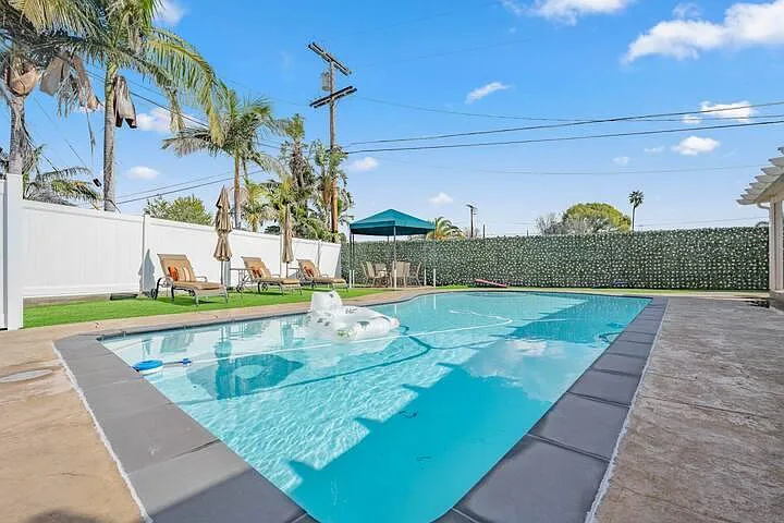 3 bed, 1216 sqft, $8,000 — Photo 3