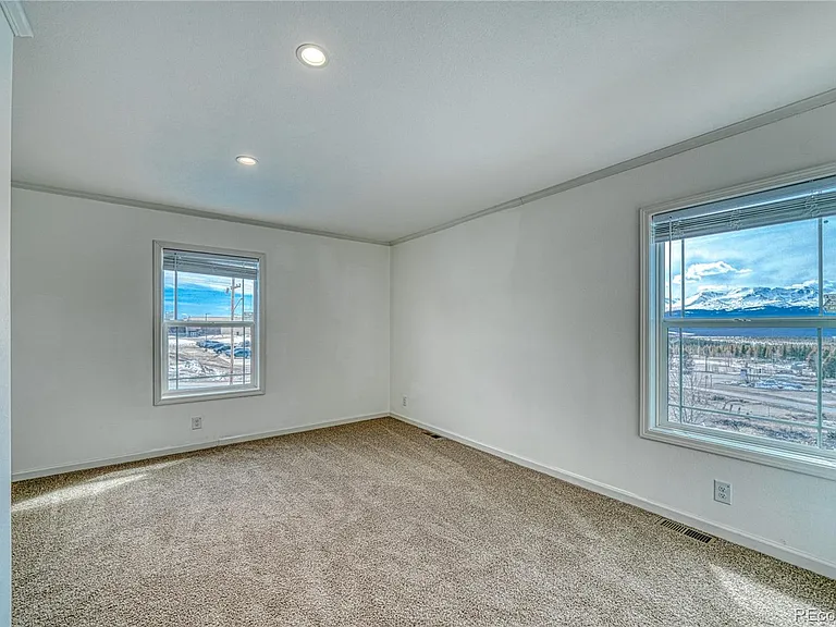 902 W 6th St — Photo 21