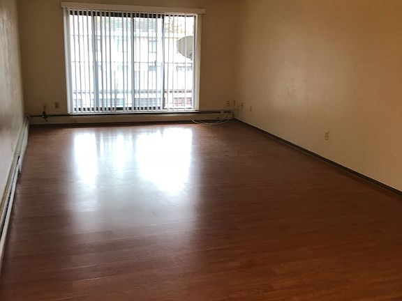 5th image of 1721 S Ferry St APT 4