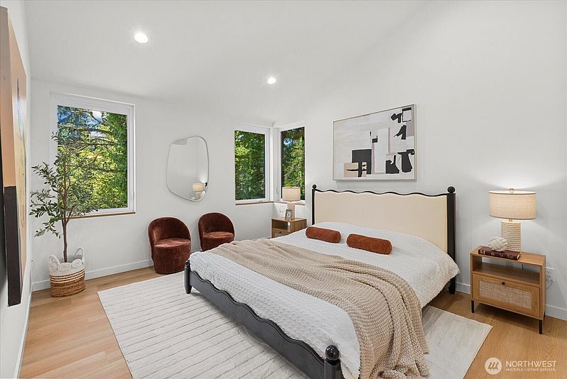3rd image of 11349 23rd Avenue NE