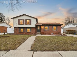 22507 Doncaster Ave, Brownstown, MI 48193