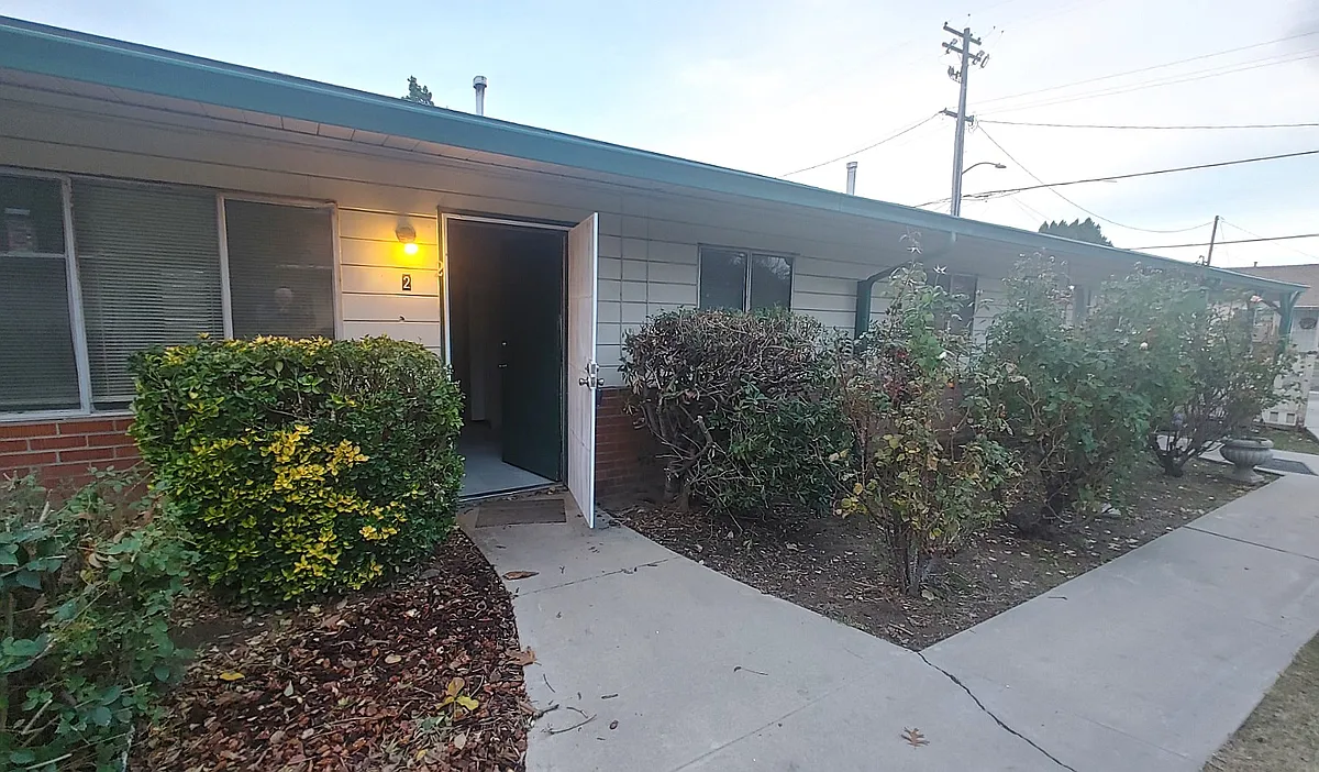 Front Door - Leonard Ave