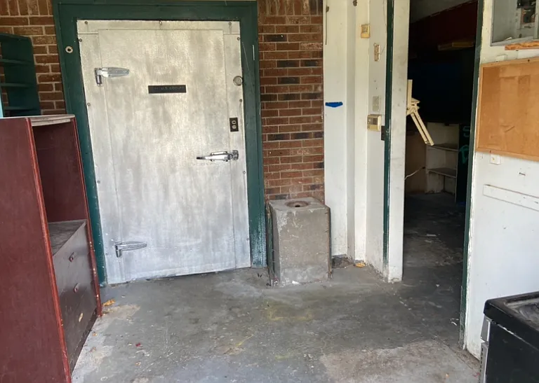 402 W Railroad St — Photo 10