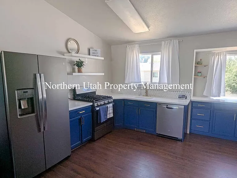 1287 W 2000 N — Photo 4