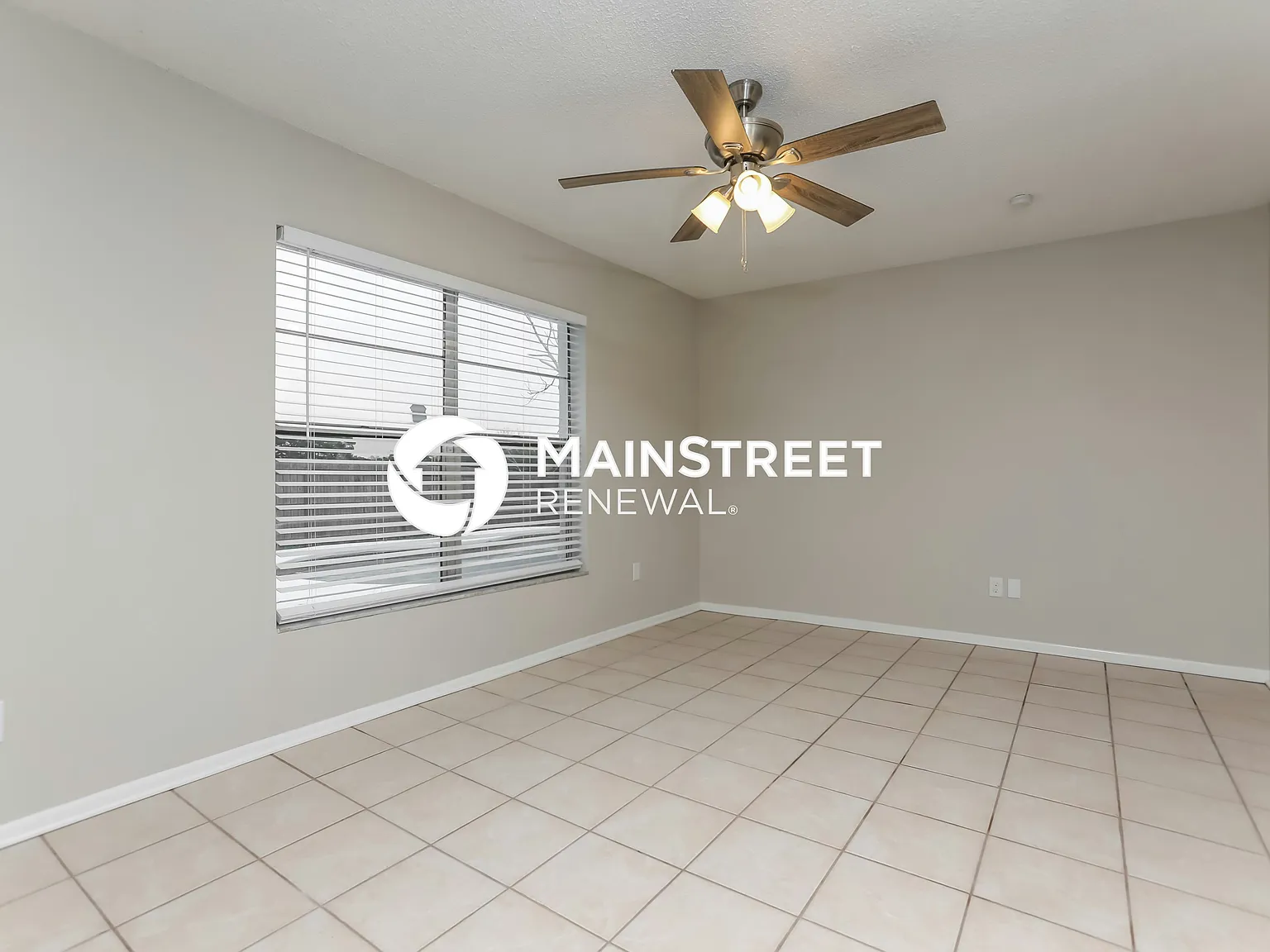 730 Laurel Way — Photo 3