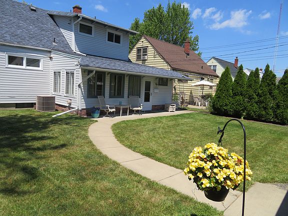 3rd image of 348 Brookside Dr