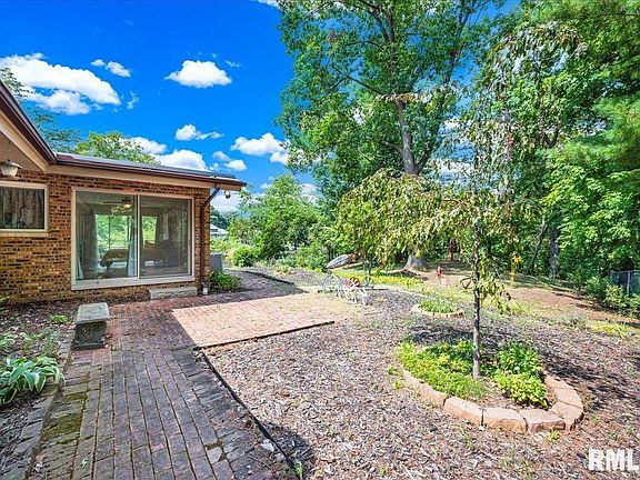 4th image of 2535 N Rockwood Dr