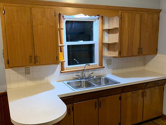 3rd image of 915 Donald Ave