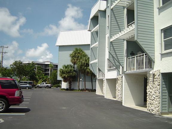 3rd image of 1901 S Roosevelt Blvd APT 305E