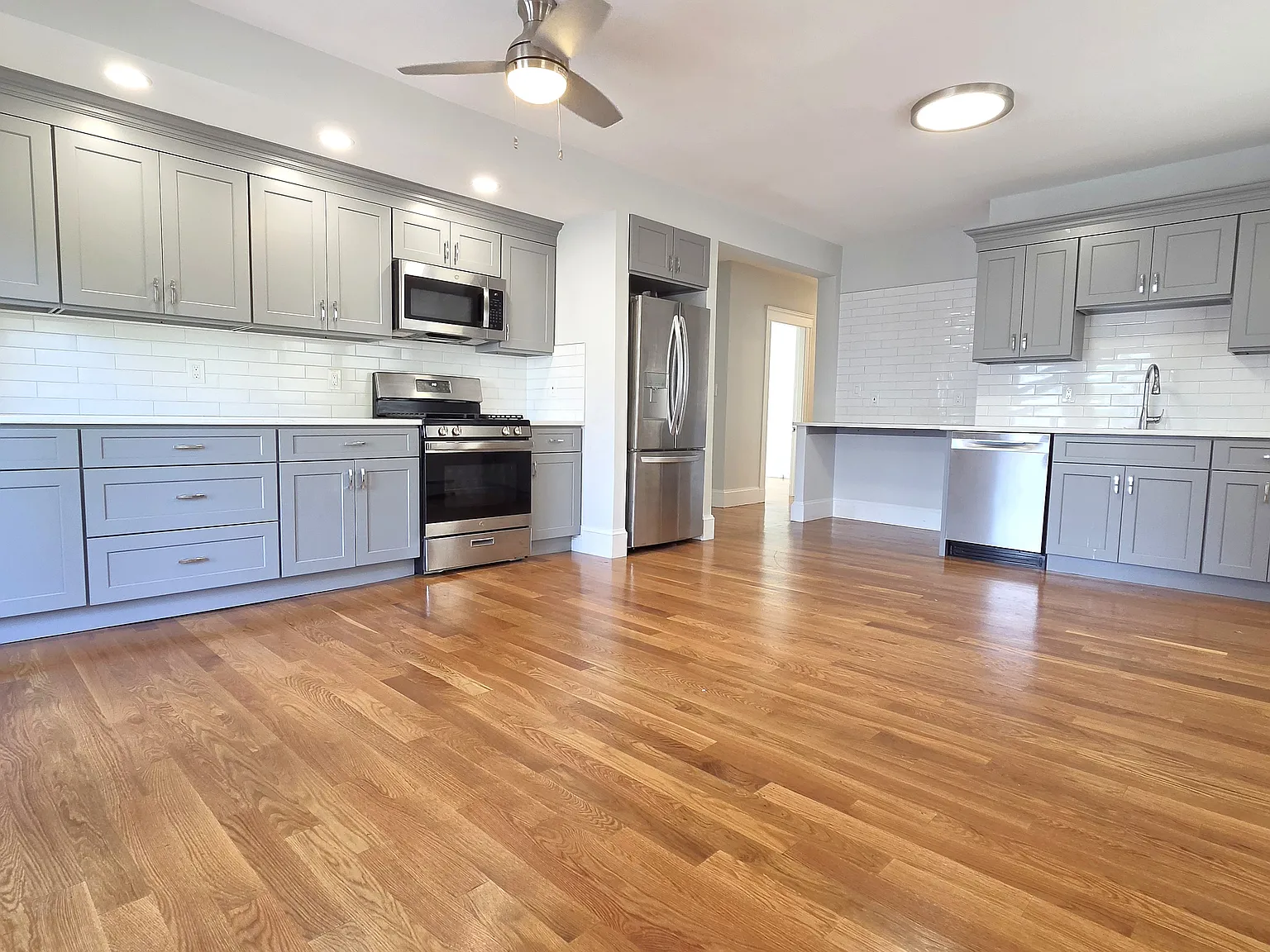 3 bed, 1300 sqft, $3,000 — Photo 1