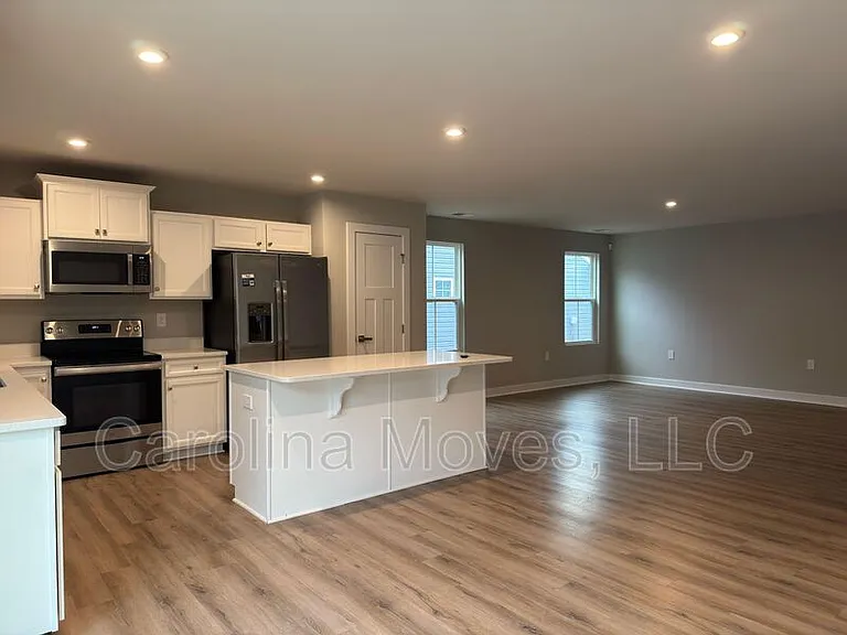 102 Stockland Trl — Photo 6