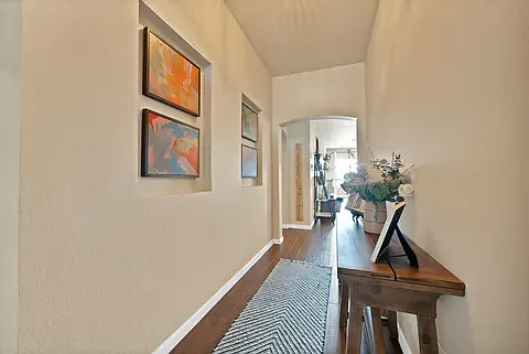 4 bed, 1910 sqft, $3,100 — Photo 3