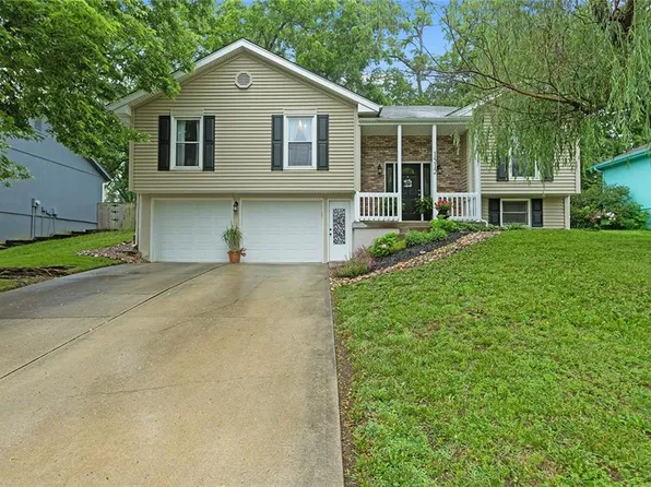 1512 NE Auburn Dr, Lees Summit, MO 64086