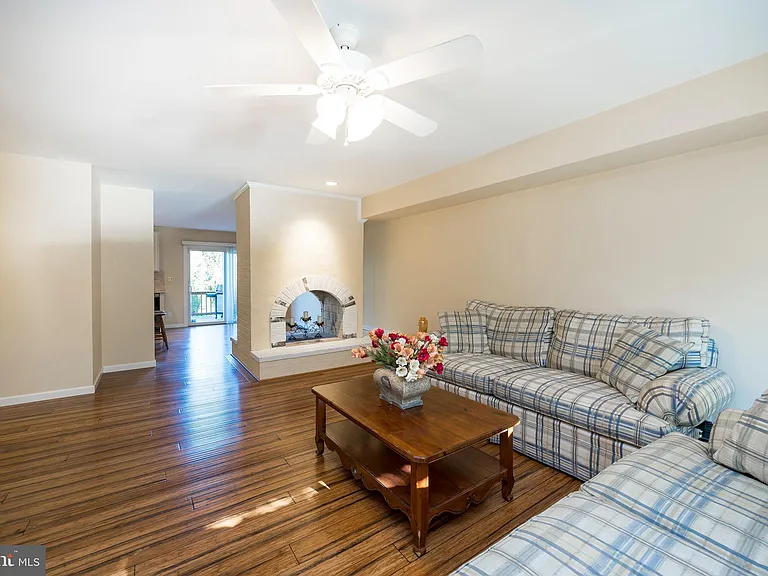 3930 Gatehouse Ln — Photo 8