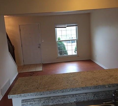 4th image of 121 Oakwood Rd APT E
