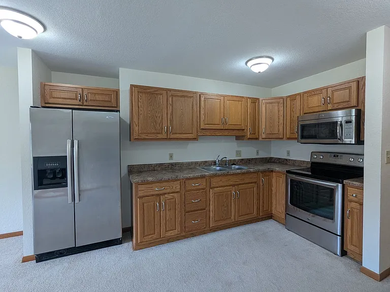 1100 Grove St — Photo 2