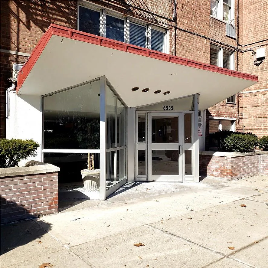 6535 Broadway #3A photo 1