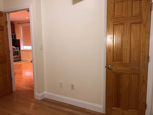 Rented by Halvatzis Realty | media 44