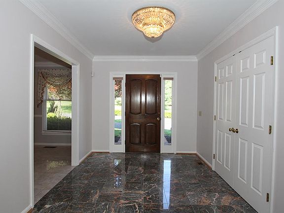 3rd image of 9870 Fox Hollow Ln