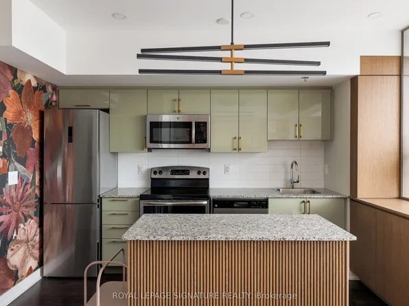 11 Superior Ave #908, Toronto, ON M8V 0A7