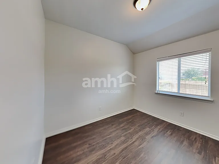 1004 Courtside Dr — Photo 17