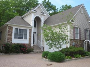 12 Marissa Ct, Atlantic Highlands, NJ 07716