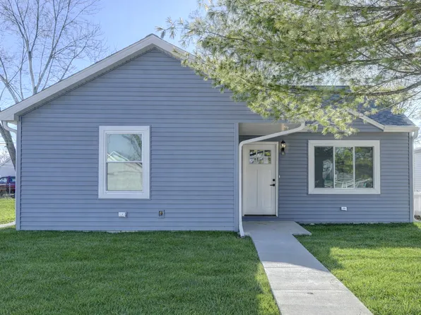 737 Center St, Crown Point, IN 46307